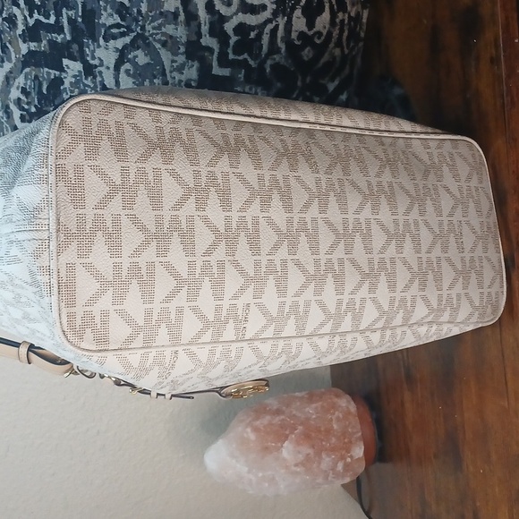 Michael Kors Vanilla Beige Mk Logo XL Jetset Collection Tote Bag PRICE IS FIRM! - Picture 4 of 11